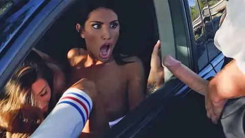 警察展示了他的男人棒两个女同性恋者