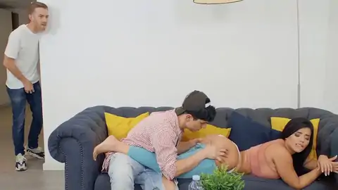 Sara Retali Bekommt Ihren Dicken Hintern In Der Küche Geleckt