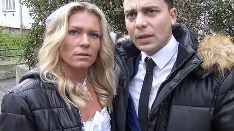 Надеть свадебное платье и белые колготки на радость жениху