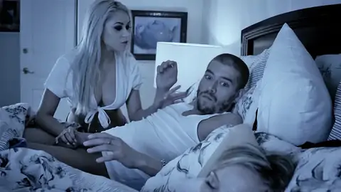 Марша Мэй изменяет, пока девушка Ксандера спит